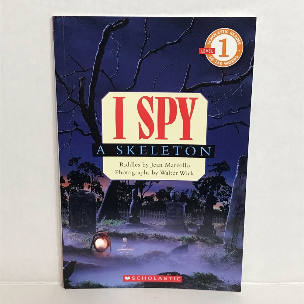♦️$3♦️ I Spy A Skeleton book by Jean Marzollo and Walter Wick Level 1